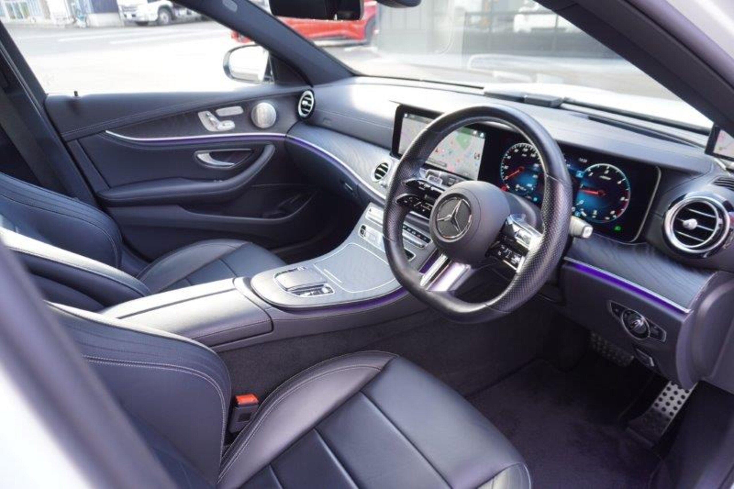 Mercedes-Benz E-Class Wagon E220d Sport Diesel Turbo AMG Line Interior Package Exclusive Package Panoramic Sliding Roof Genuine Leather Seats Ambient Lighting (64 colors) (Polar White) — photo 7