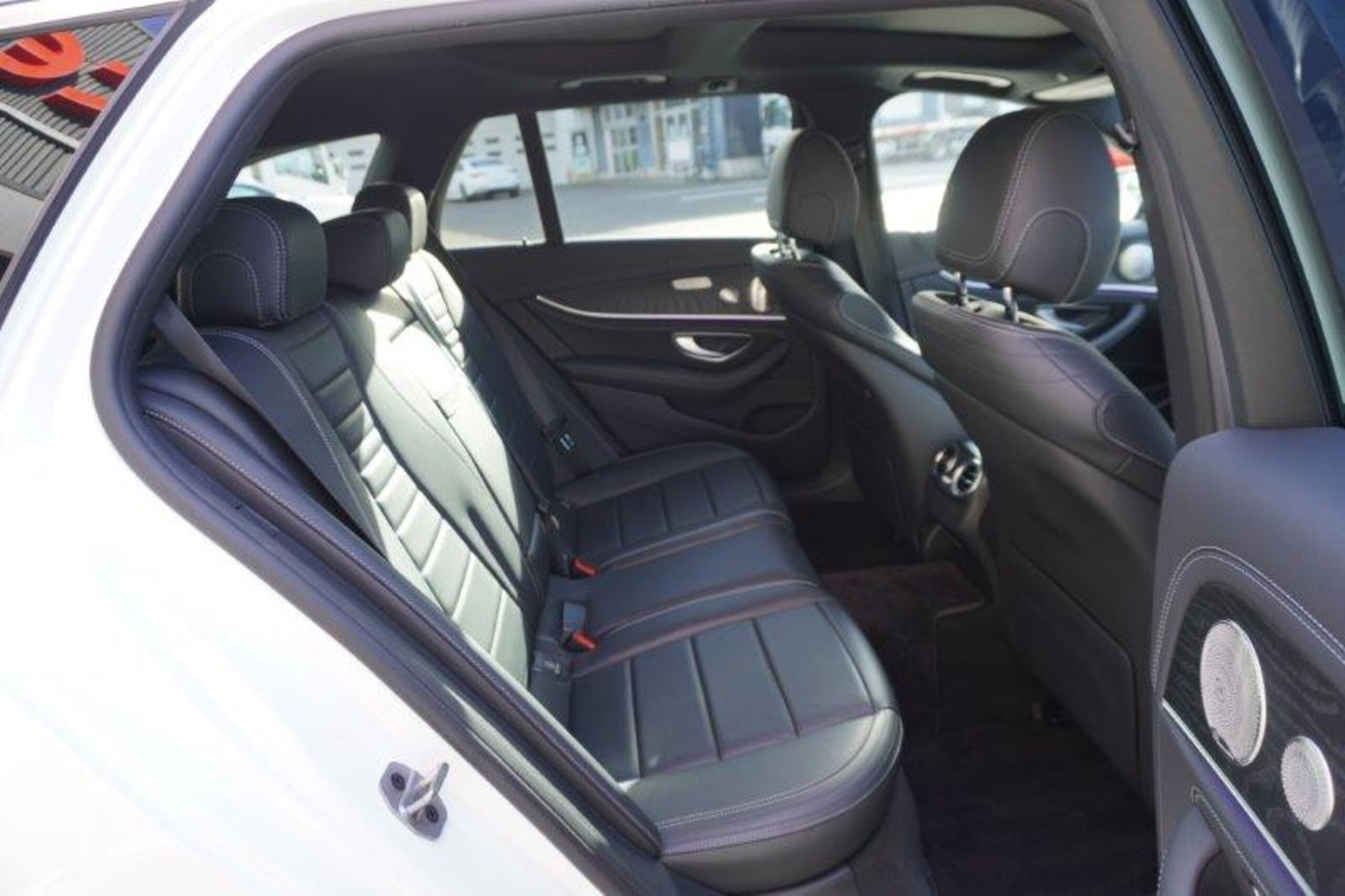 Mercedes-Benz E-Class Wagon E220d Sport Diesel Turbo AMG Line Interior Package Exclusive Package Panoramic Sliding Roof Genuine Leather Seats Ambient Lighting (64 colors) (Polar White) — photo 9