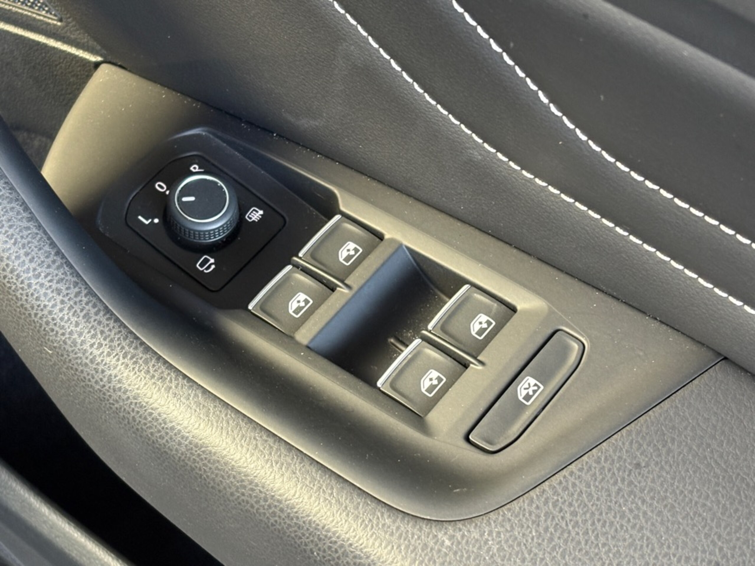 Volkswagen Passat Variant TDI R-Line Diesel Turbo — photo 8