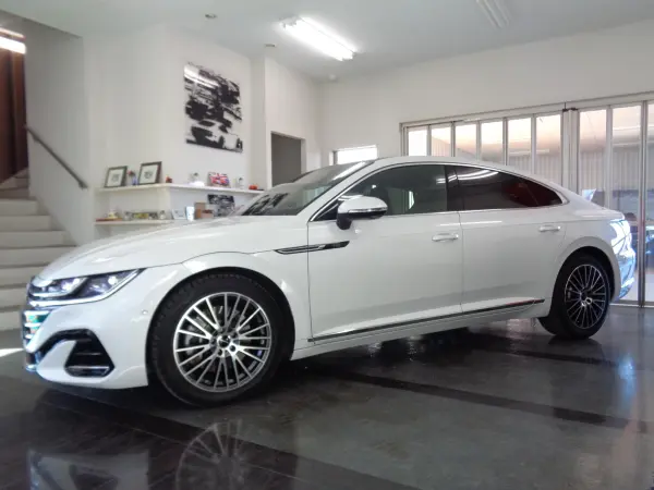 Volkswagen Arteon TSI 4Motion R-Line Advance 4WD (Oryx White Pearl Effect) — thumbnail 1