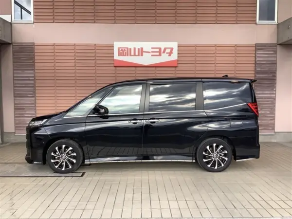 2023 Toyota Noah — photo 2