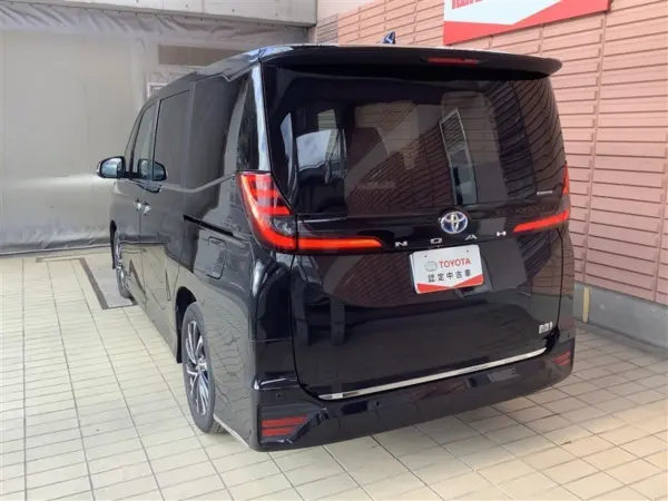 2023 Toyota Noah — photo 3