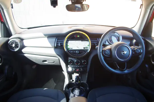 2021 Mini Cooper — photo 2