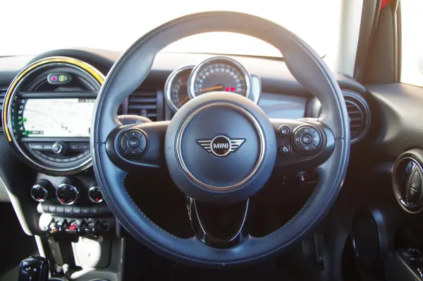 2021 Mini Cooper — photo 3