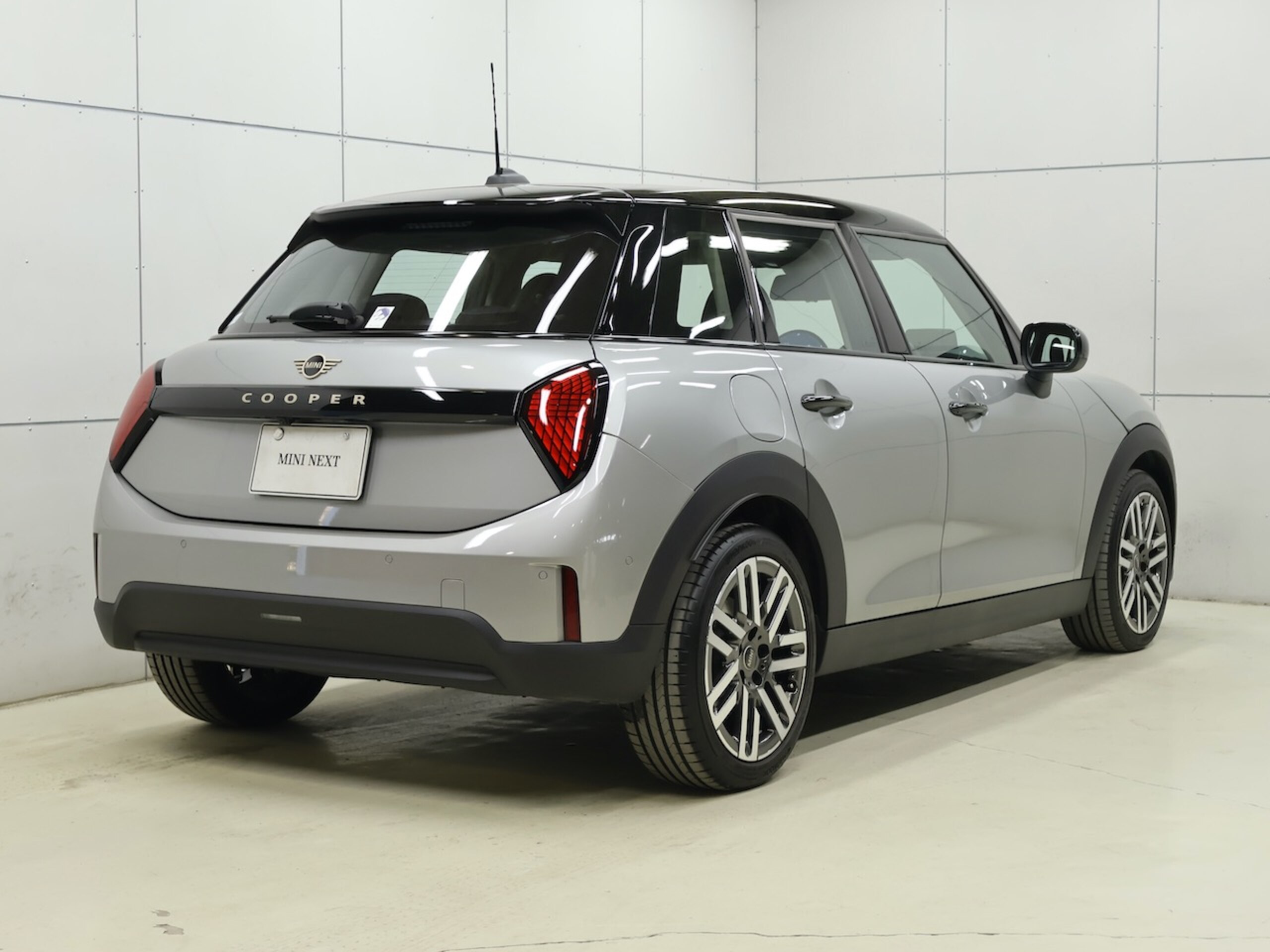 2025 Mini Cooper — photo 2