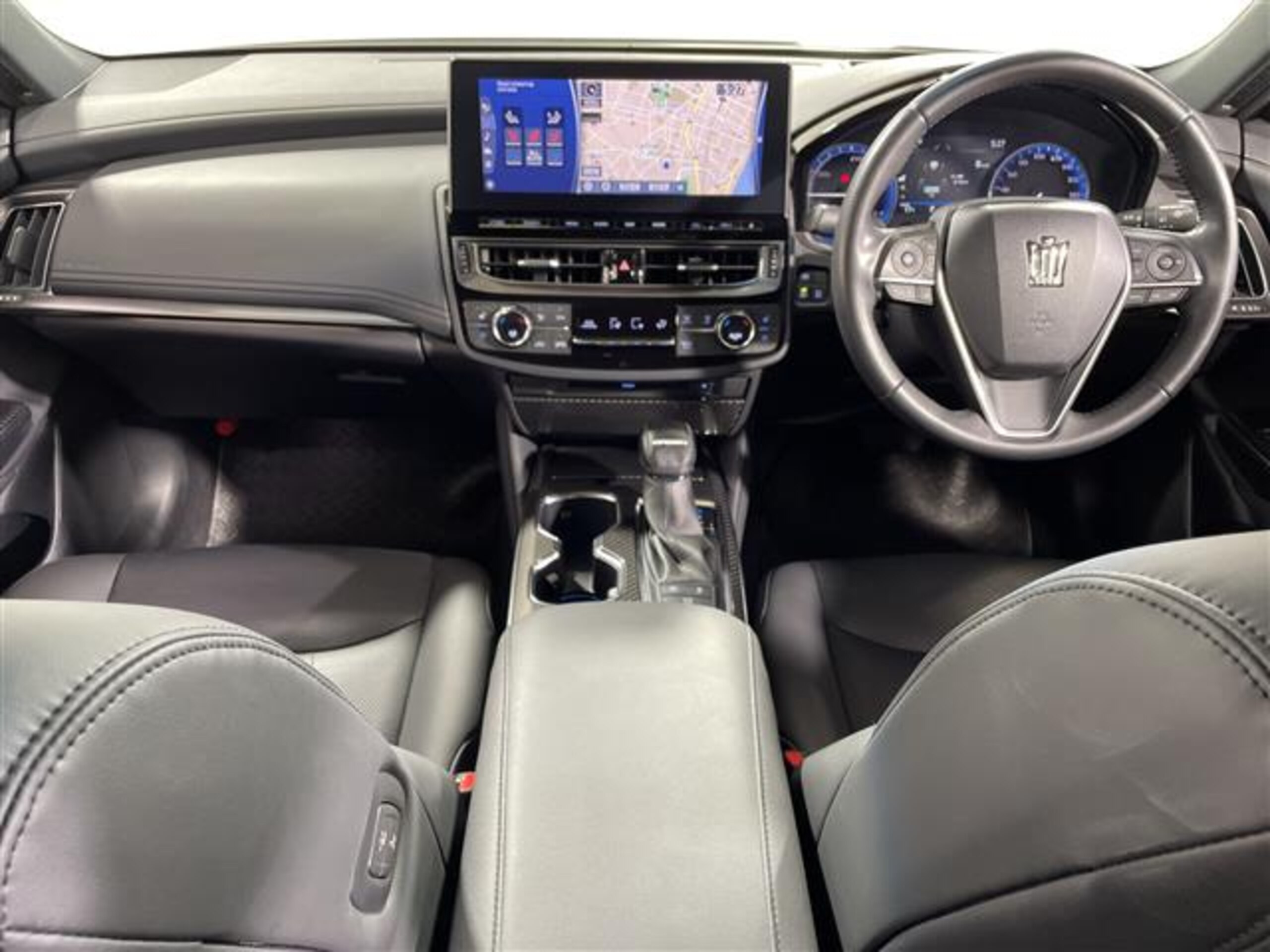 2021 Toyota Crown — photo 2