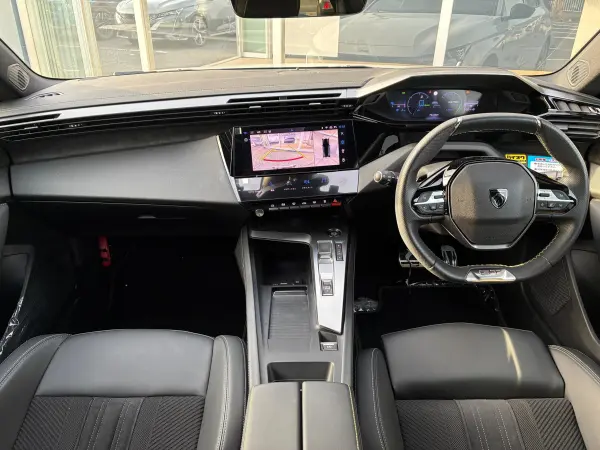 Peugeot 308GT Hybrid GT Hybrid New Car Warranty Transfer/Non-Smoking Car/One Owner/Genuine 18-inch Alloy Wheels/Blind Spot Monitor/Back Sonar/Apple CarPlay/Android Auto/Front Camera (White White) — photo 8