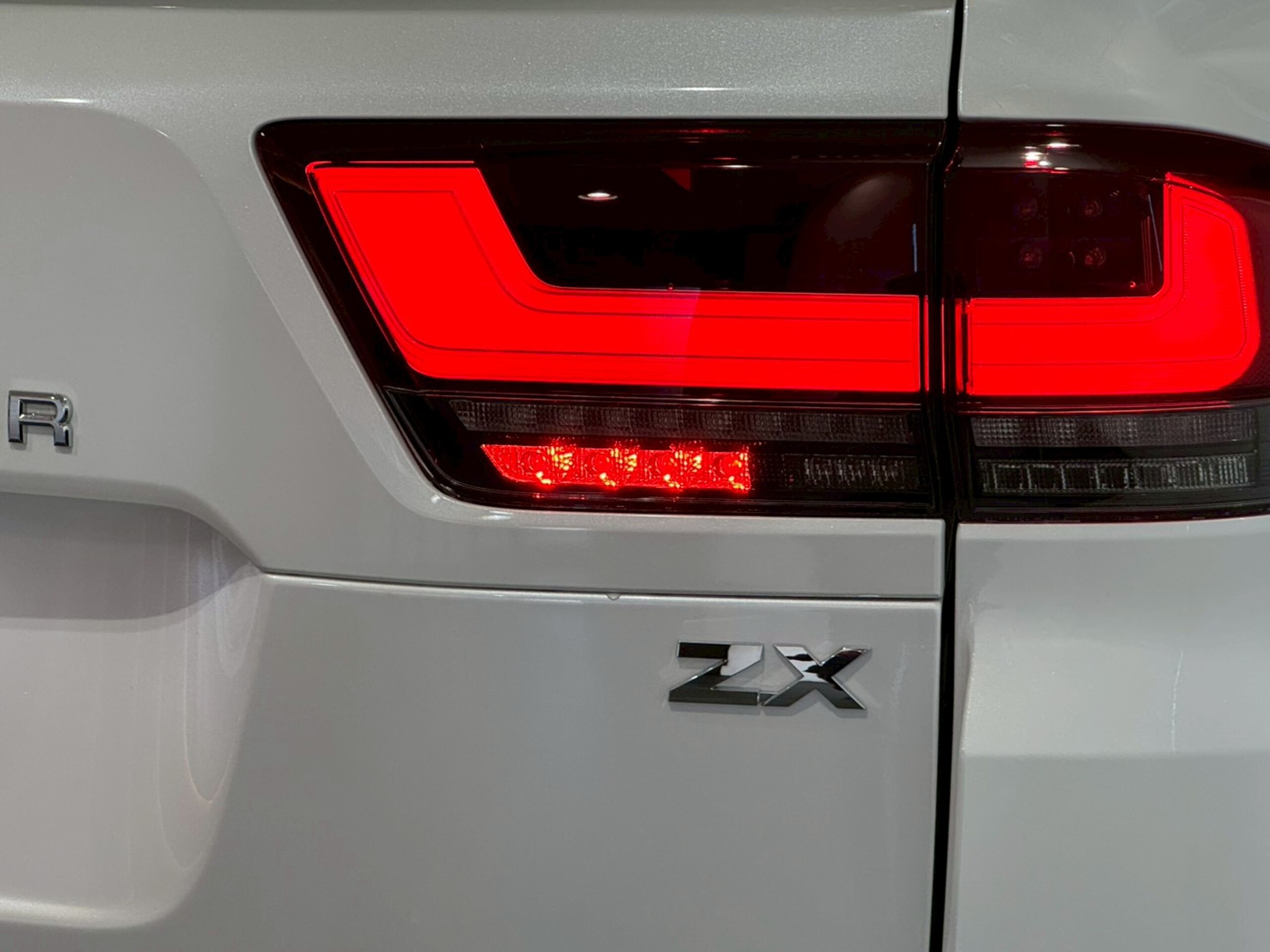 Toyota Land Cruiser 300 3.5 ZX 4WD — photo 9