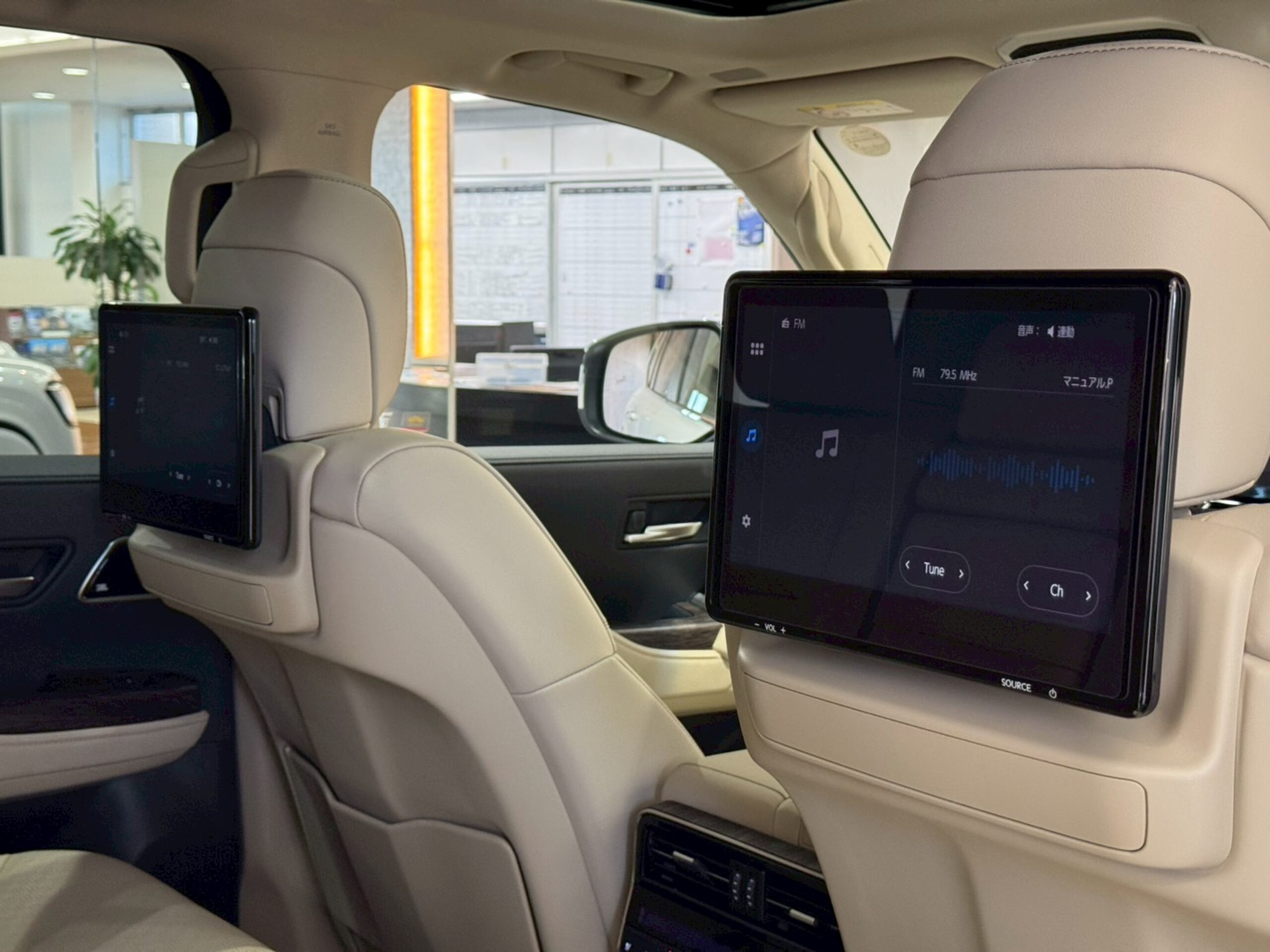 2025 Toyota Landrcuiser 300 — photo 2