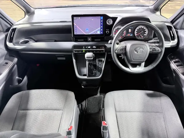 2023 Toyota Noah — photo 2