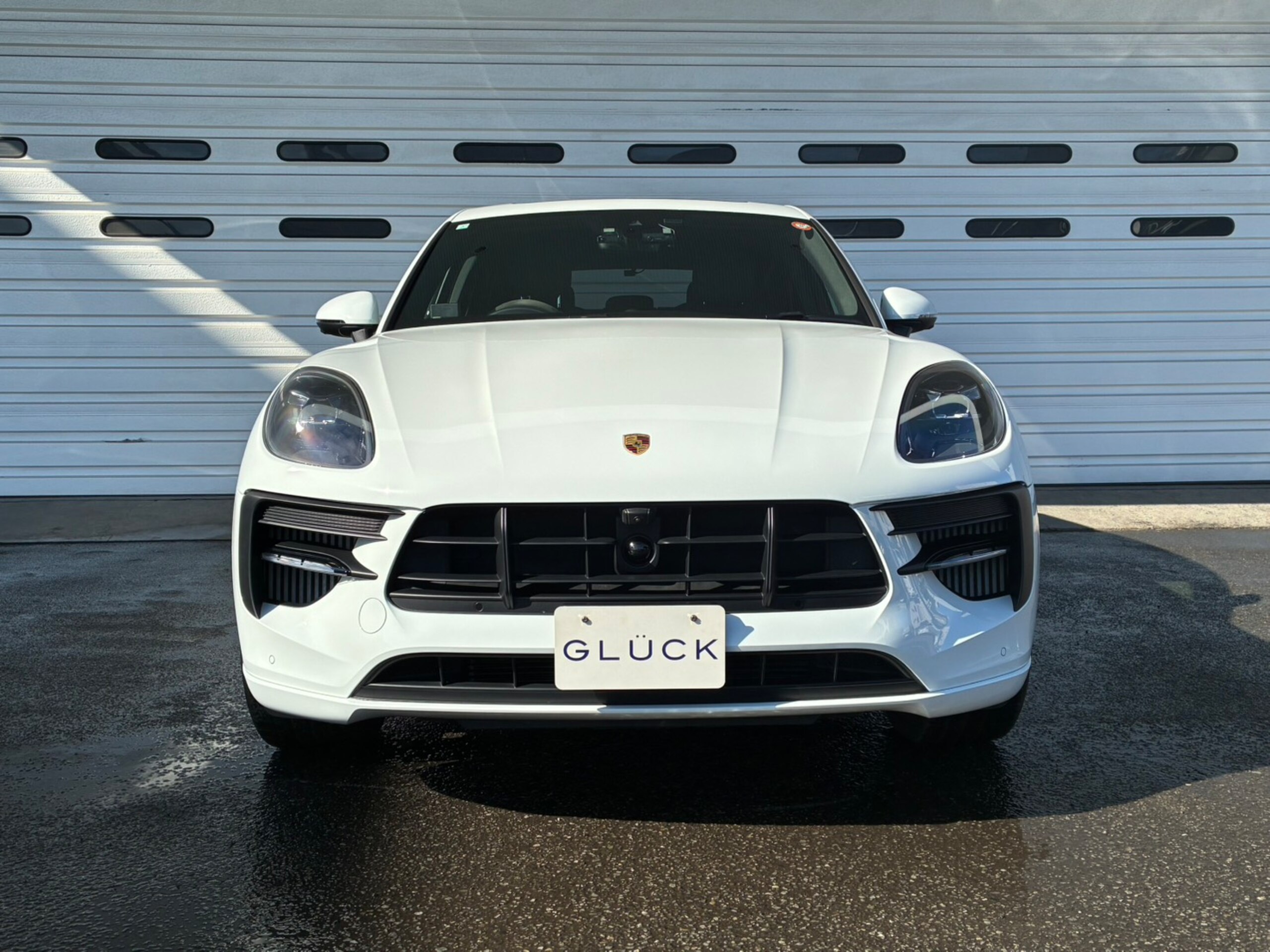 2021 Porsche Macan — photo 2