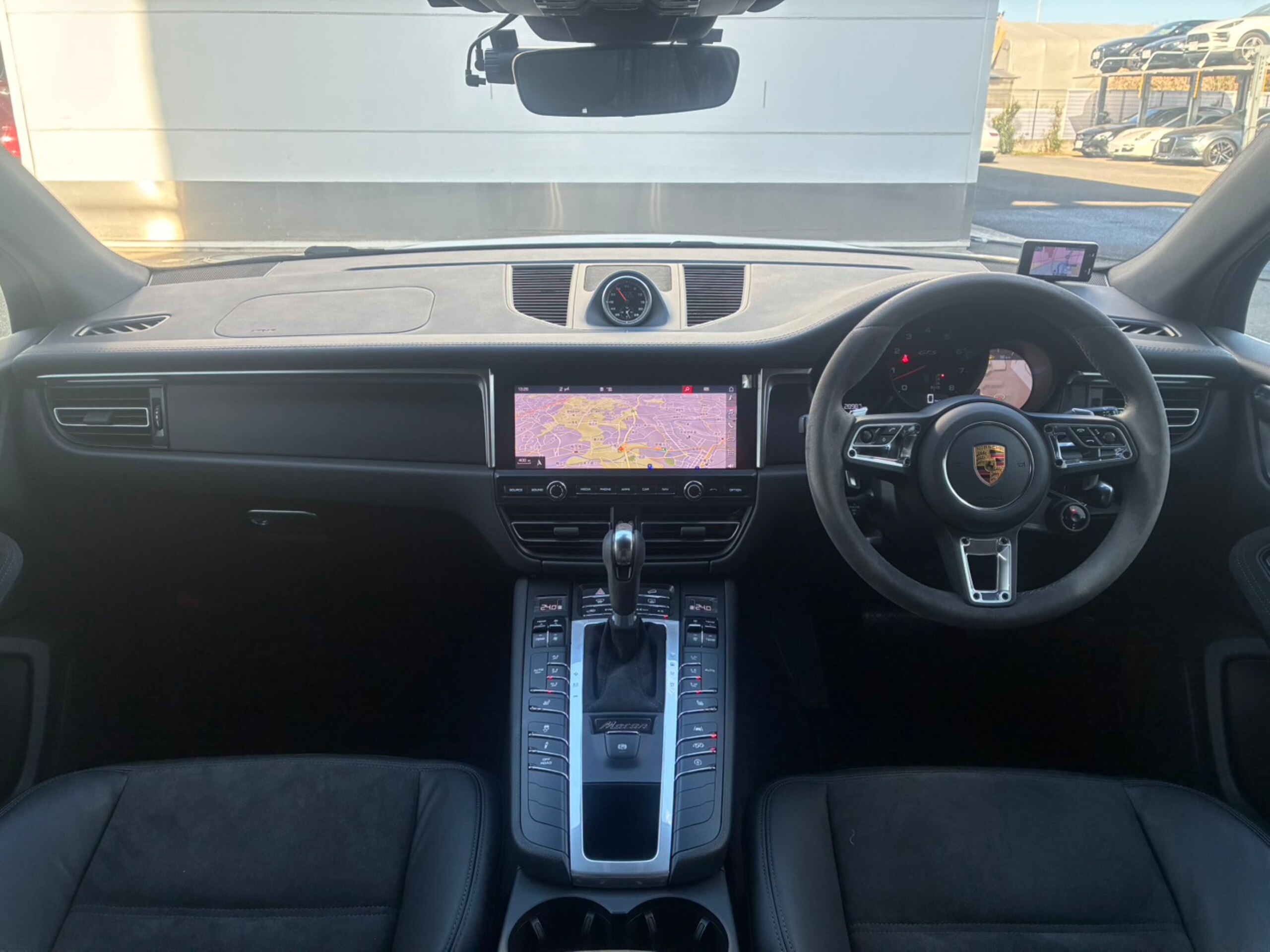 2021 Porsche Macan — photo 3