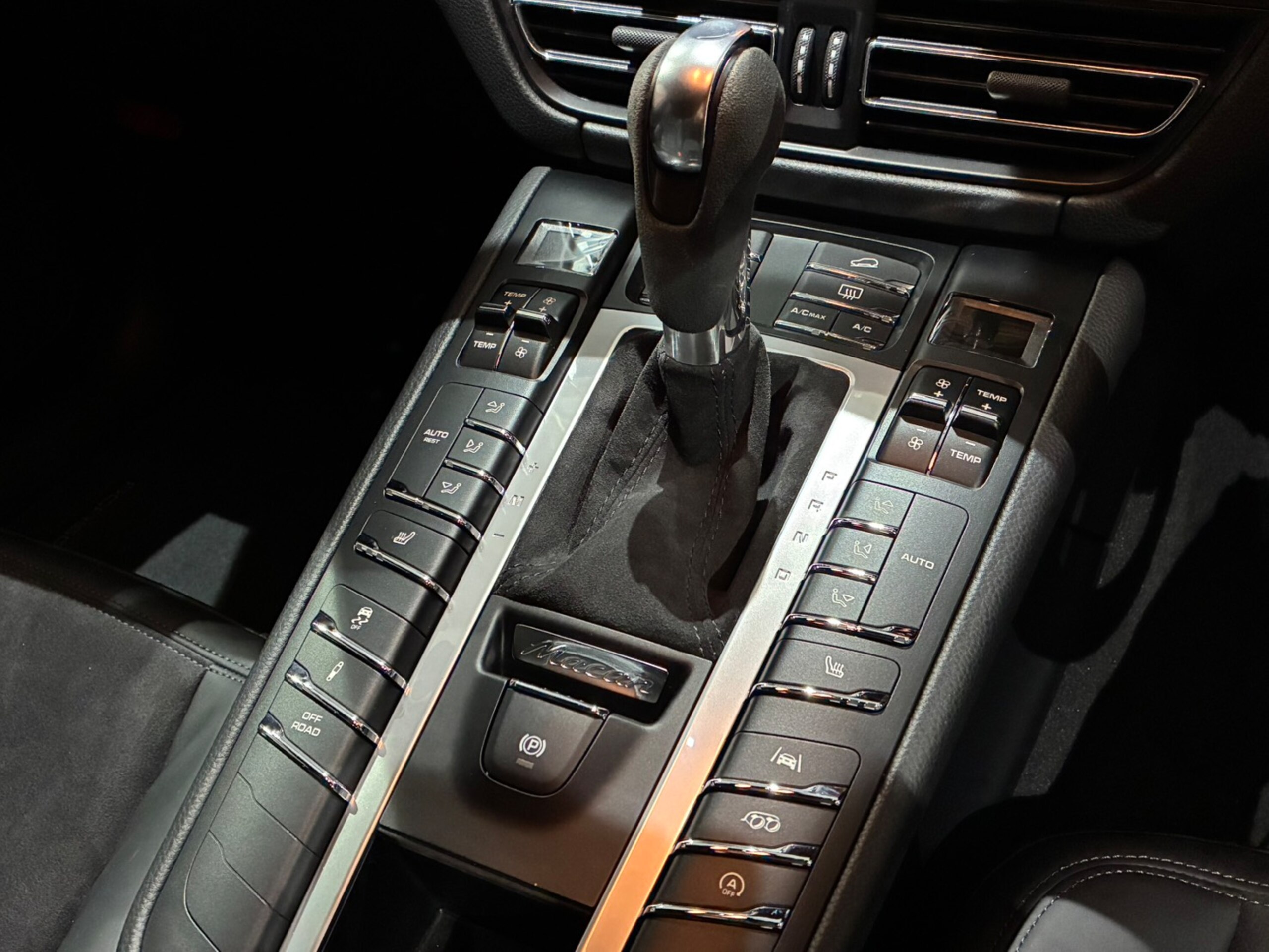 Porsche Macan GTS PDK 4WD — photo 7