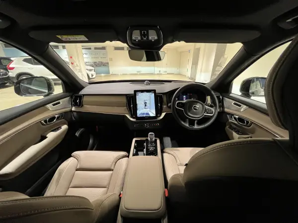 Volvo XC90 Ultra B5 AWD 4WD Google Navigation B&W Genuine Leather Seats Sunroof (Onyx Black Metallic) — photo 7