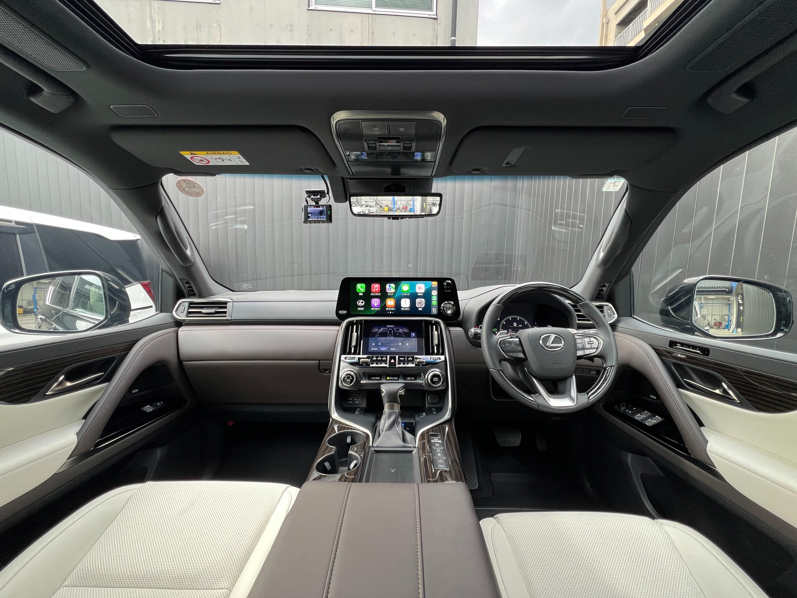 Lexus LX600 4WD Mark Levinson Premium Sound Rear Entertainment System Modellista Aero Kit 22-inch Option Alloy Cool Box Multi-Terrain Monitor Digital Inner Mirror White Leather Interior (Graphite Black Glass Flake) — photo 7