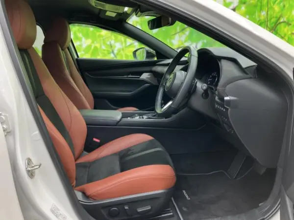 Mazda Mazda3 Fastback 1.5 15S Retro Sport Edition — photo 8