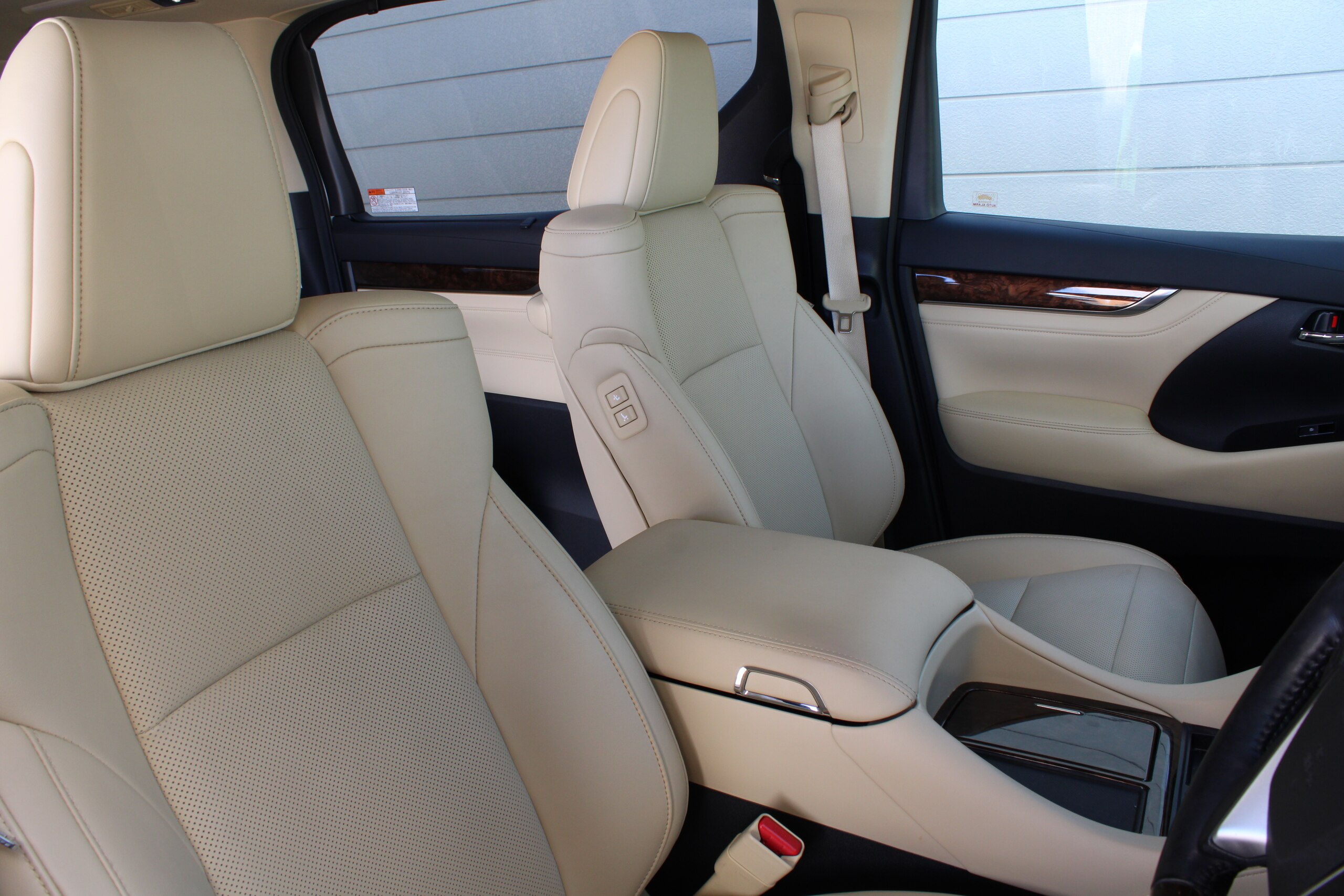 2021 Toyota Alphard — photo 3