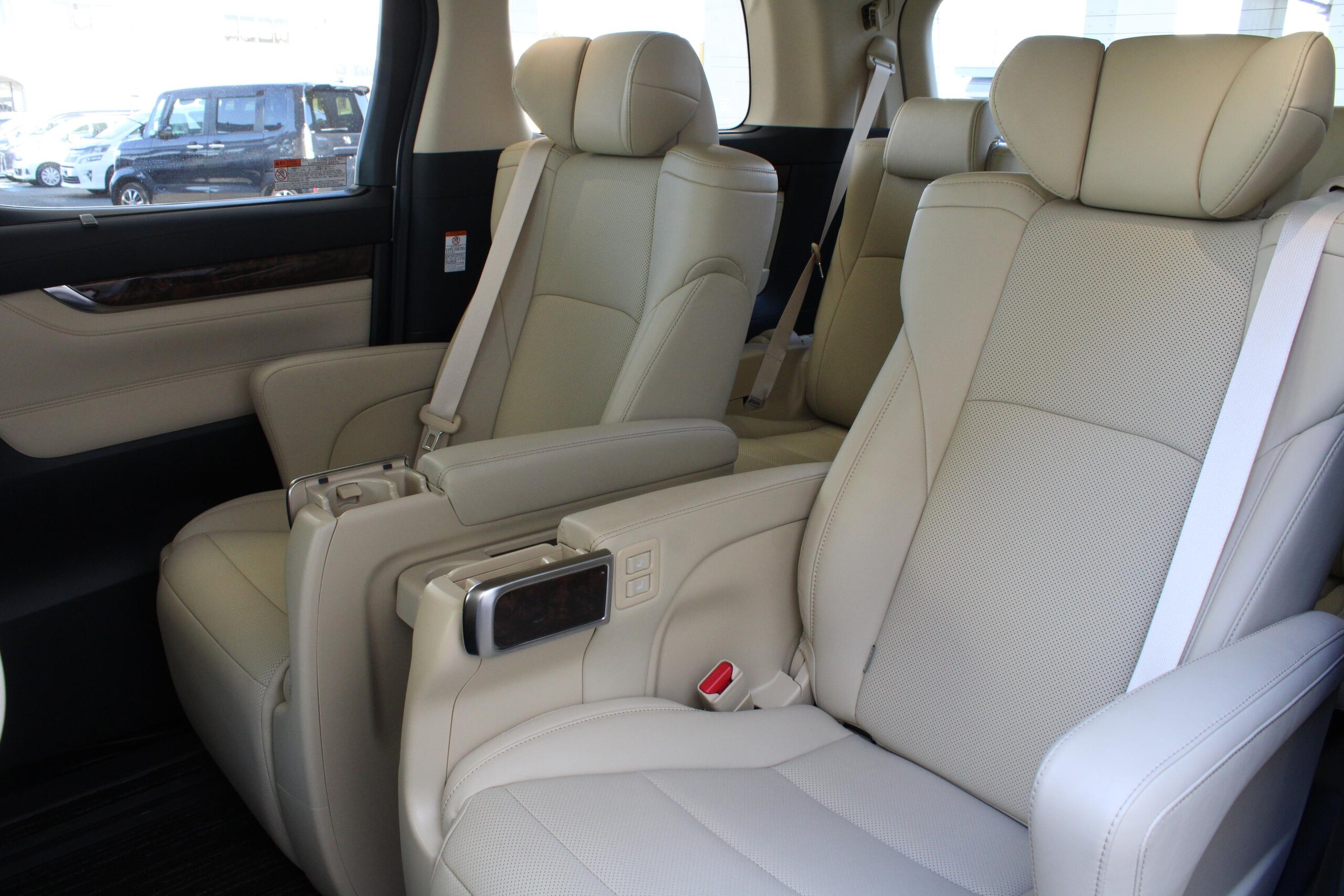 Toyota Alphard Hybrid 2.5 G F Package E-Four 4WD — photo 7