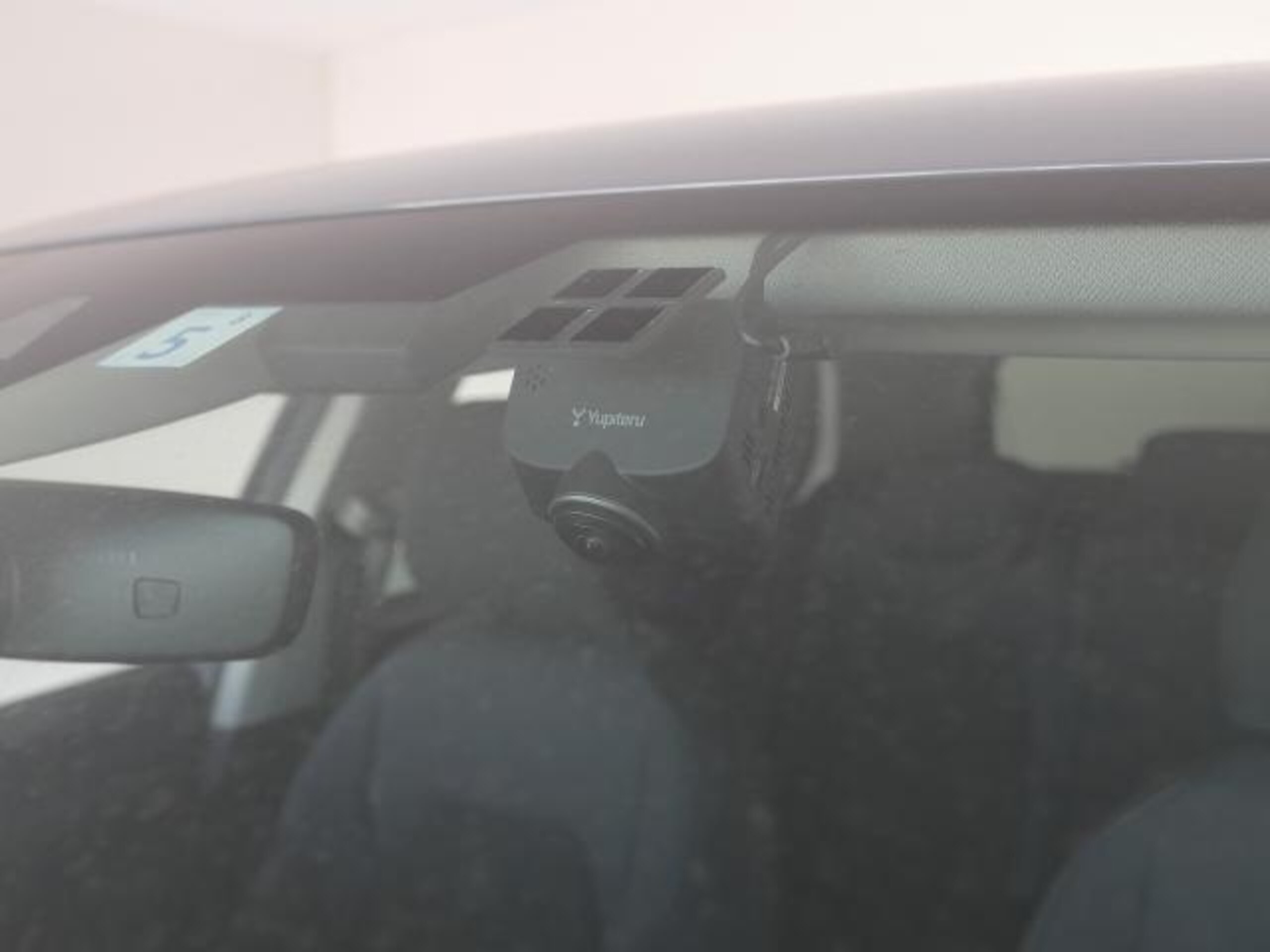 2023 Volkswagen Golf — photo 2