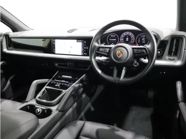 2024 Porsche Cayenne — photo 2