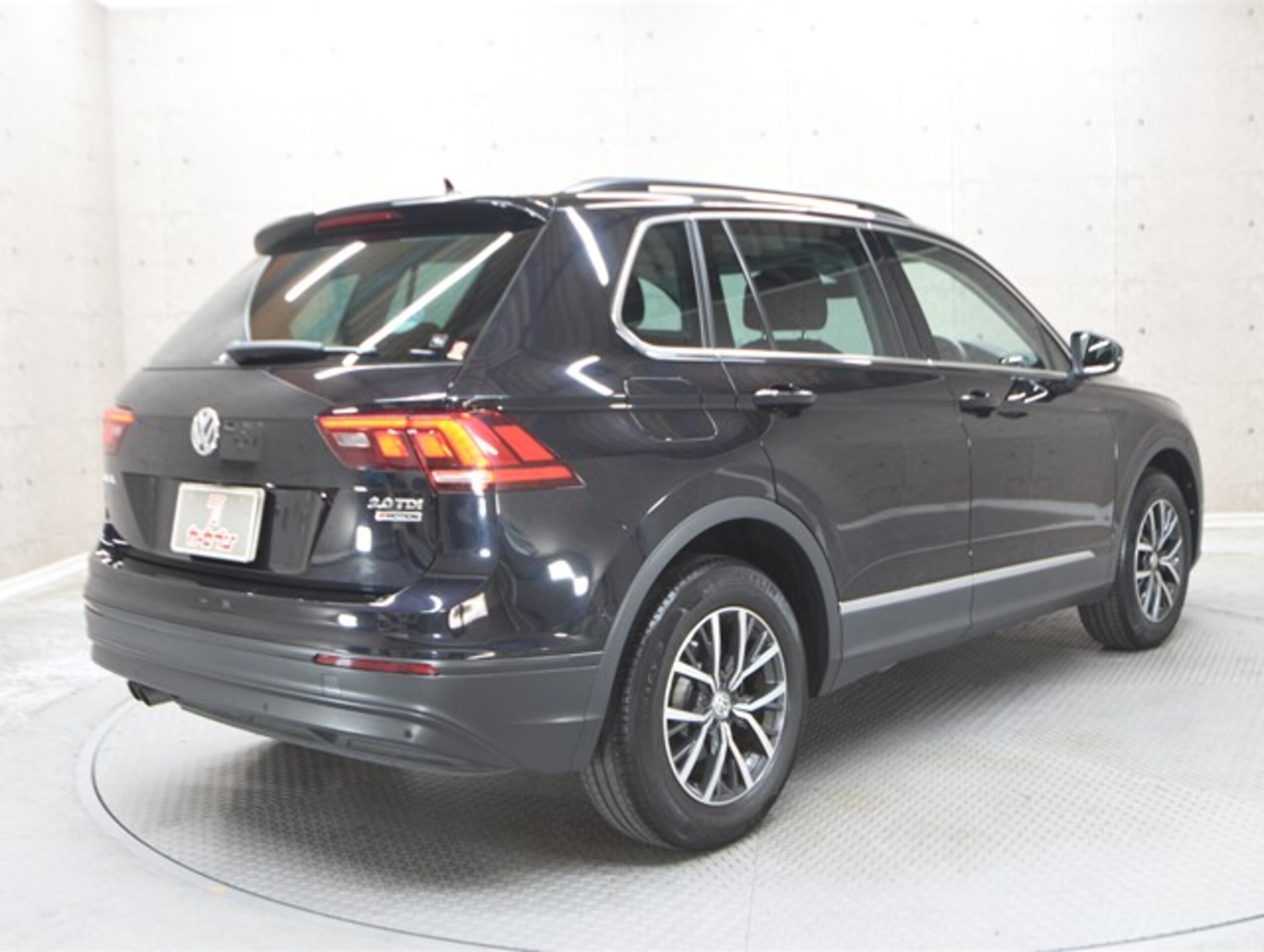 2019 Volkswagen Tiguan — photo 2