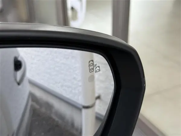 Peugeot 3008 Cross City BlueHDi Diesel Turbo — photo 7