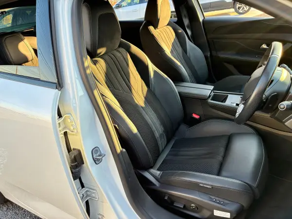 2023 Peugeot 308 — photo 8 | Tuminion Kenya