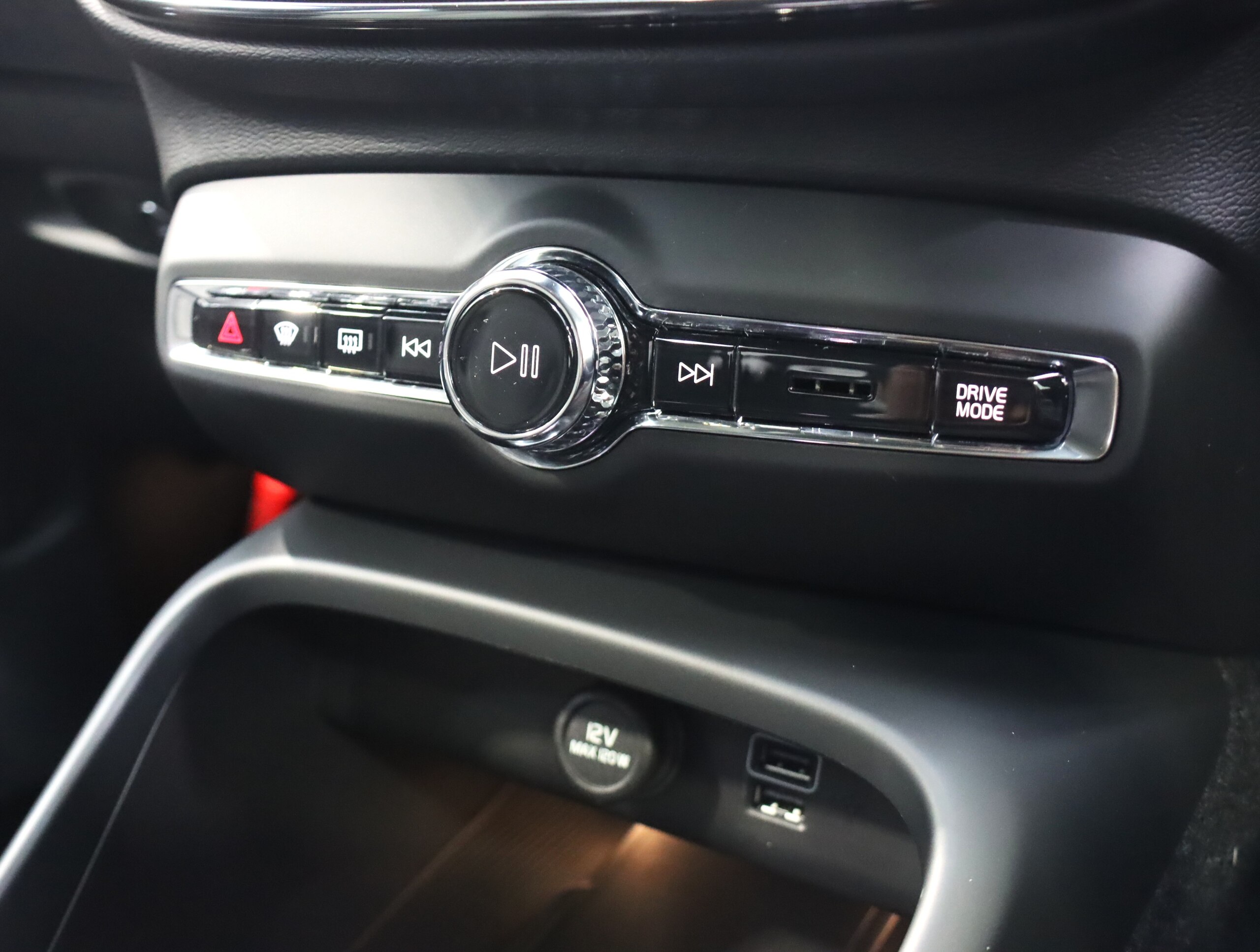 Volvo XC40 B4 AWD Inscription 4WD — photo 8