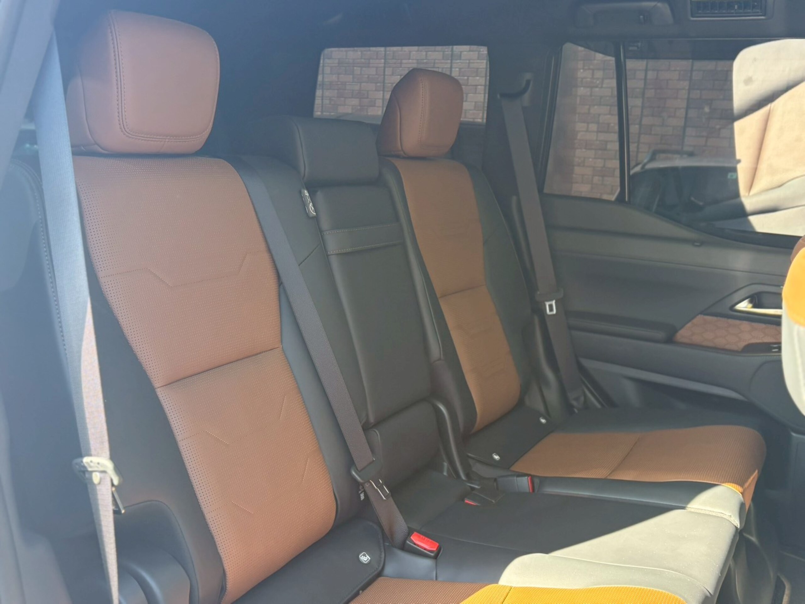 Lexus GX550 Version L 4WD with Mark Levinson/Panoramic Roof/MODELLISTA Aero/CLIFFORD Security/Digital Interior/Saddle Tan Leather Seats (Sonic Quartz) — photo 9