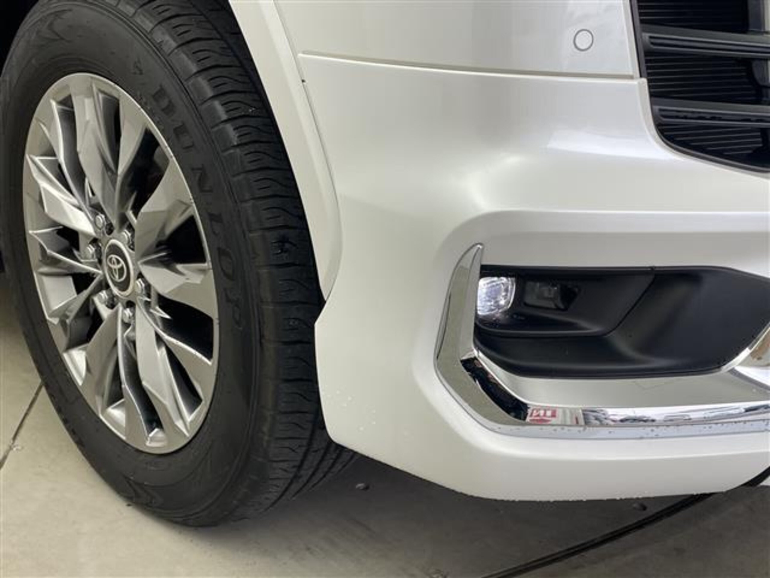 Toyota Land Cruiser 300 3.5 ZX 4WD — photo 9