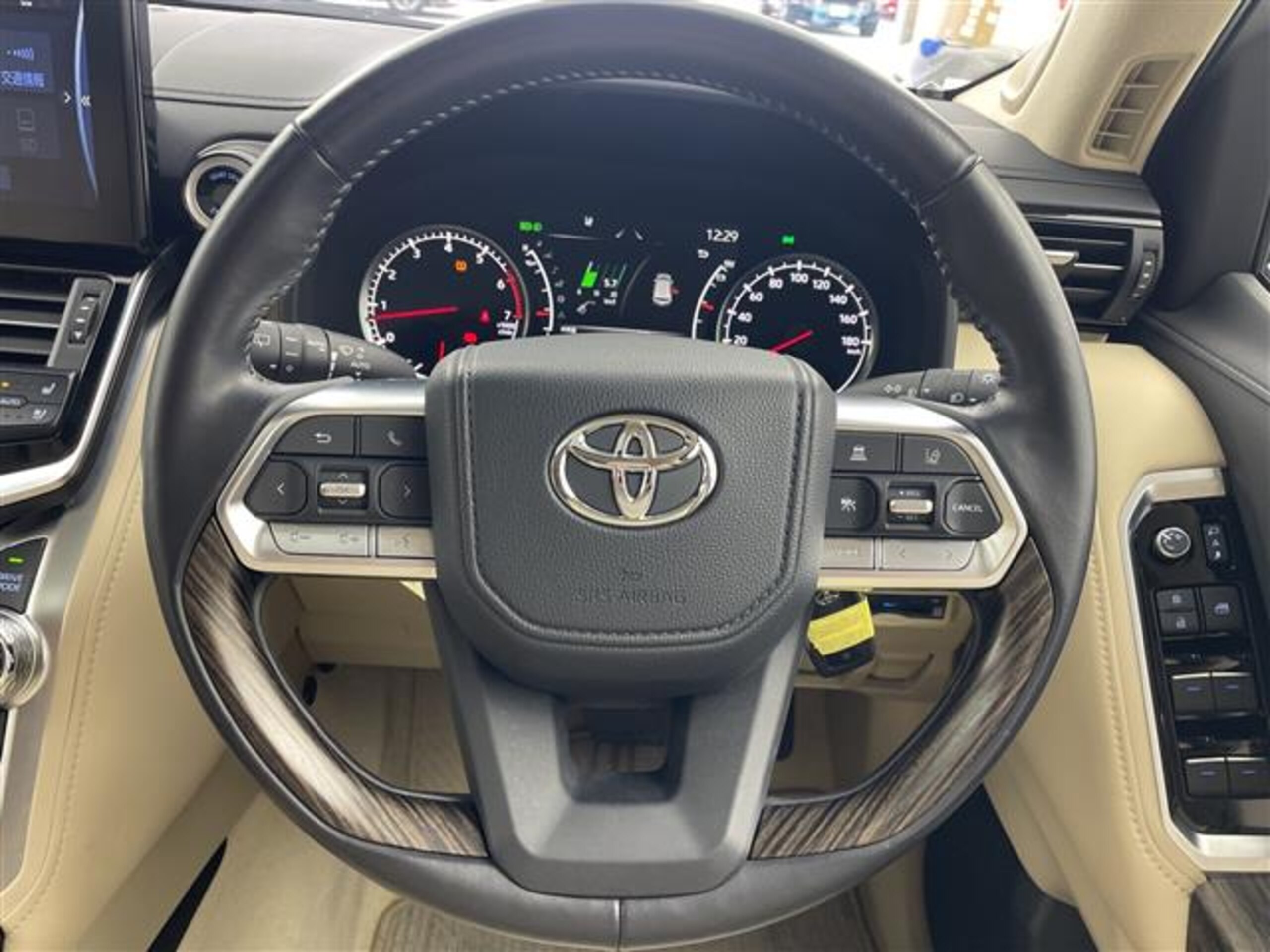 2023 Toyota Landrcuiser 300 — photo 2