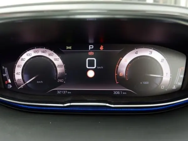 Peugeot 3008 GT BlueHDi Red Nappa Diesel Turbo Special Edition — photo 9