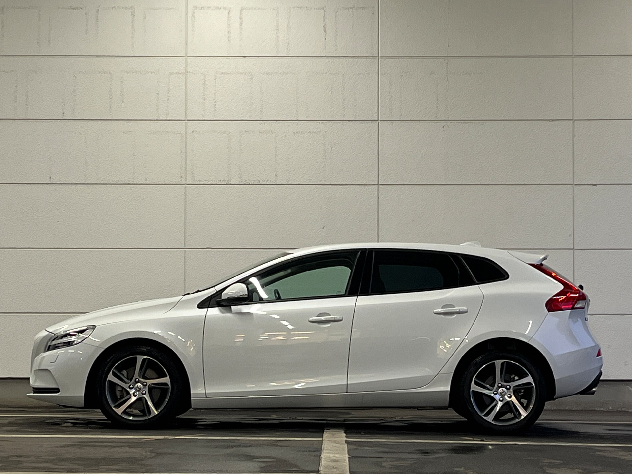 Volvo V40 D4 Momentum Diesel Turbo — photo 8