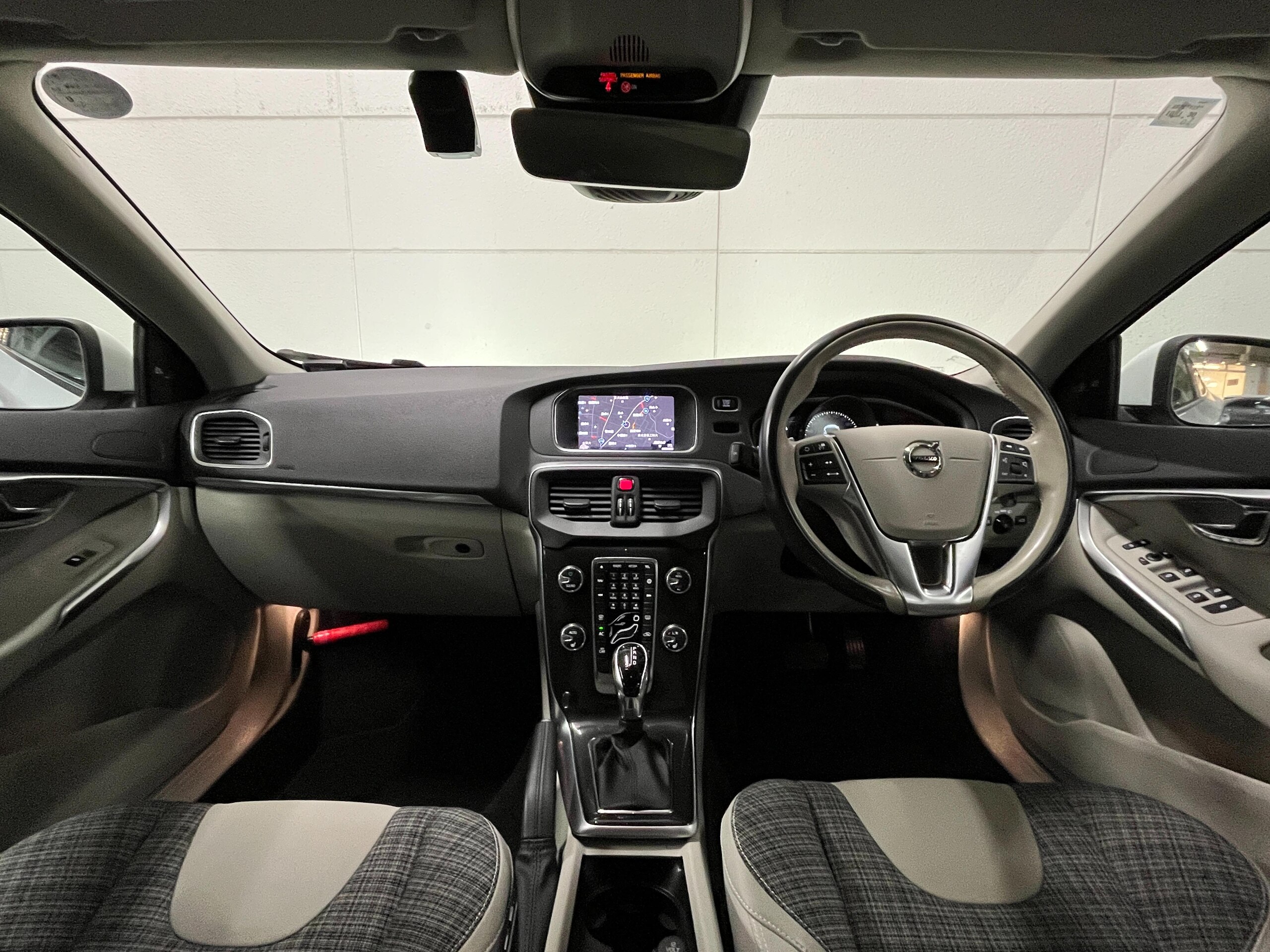 2019 Volvo V40 — photo 2