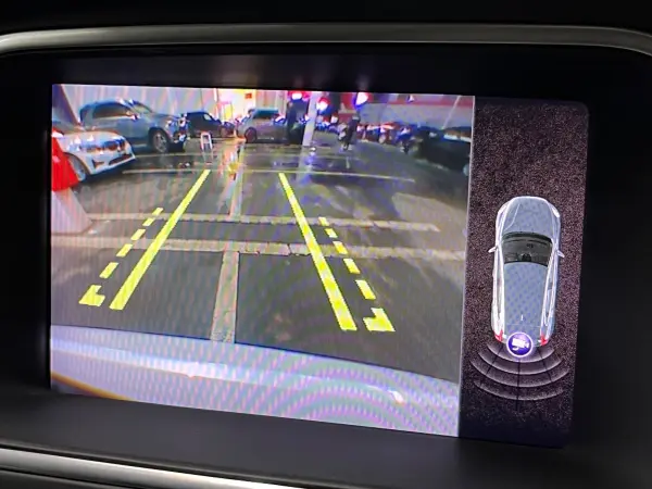 Volvo V40 D4 Momentum Diesel Turbo with Factory HDD Navigation, ACC, BSM, Parking Assist, Collision Mitigation (White) — photo 7