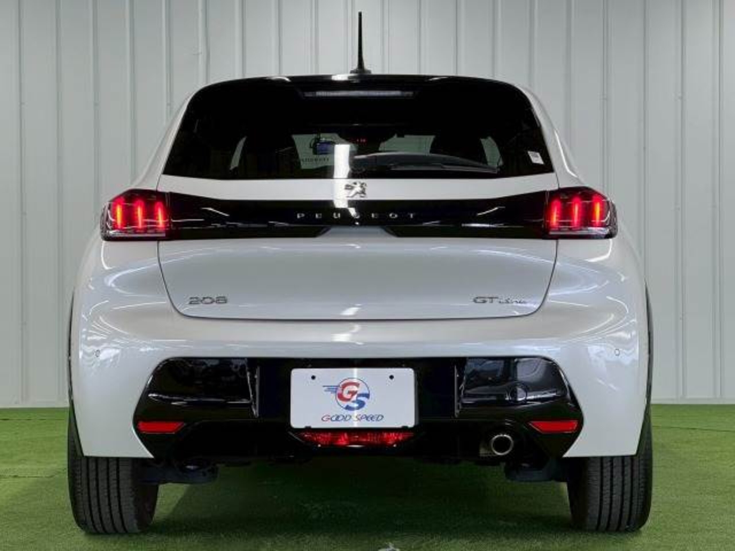 Peugeot 208 GT Line — photo 9