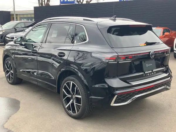 2025 Volkswagen Tiguan — photo 2