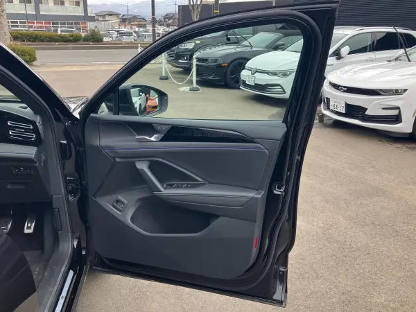 Volkswagen Tiguan TDI 4Motion R-Line Diesel Turbo 4WD Right-Hand Drive/Black/ETC/Front Side Rear Camera/Seat Heater/Lane Keep Assist/Parking Assist/Safety Support Car/Power Rear Gate (Black) — photo 7