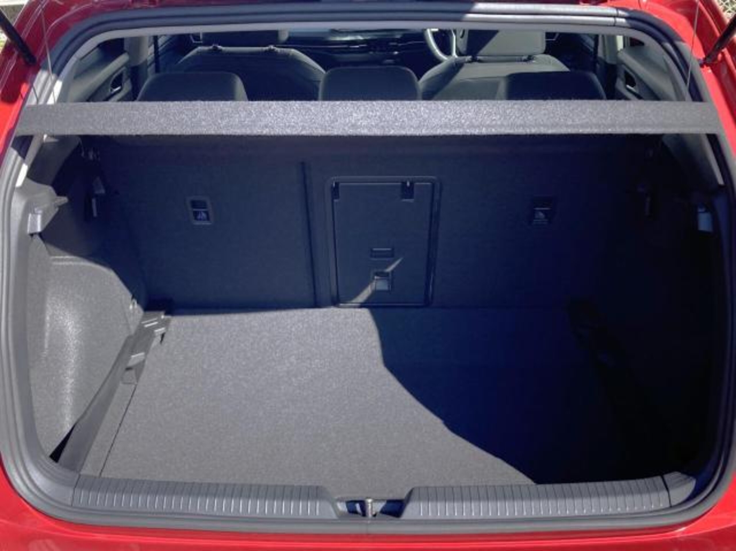 Volkswagen Golf eTSI Style Technology Package with Discover Navigation, Travel Assist, Lane Change Assist, Matrix LED, Head-Up Display, Seat Heaters, Apple CarPlay, Wireless Charging (Kings Red Metallic) — photo 7