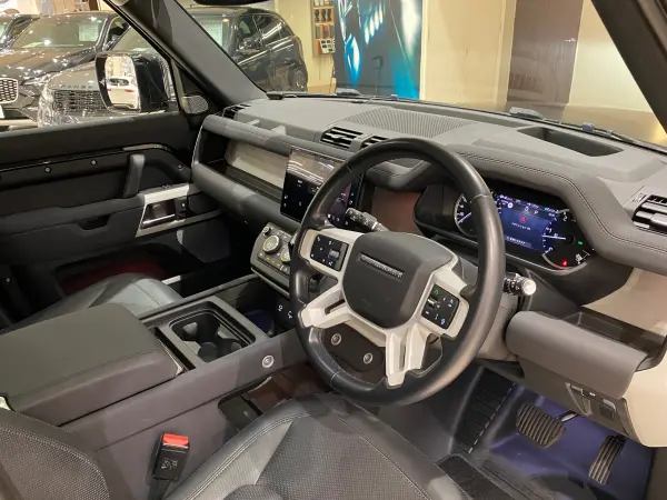 2023 Landrover Defender — photo 2