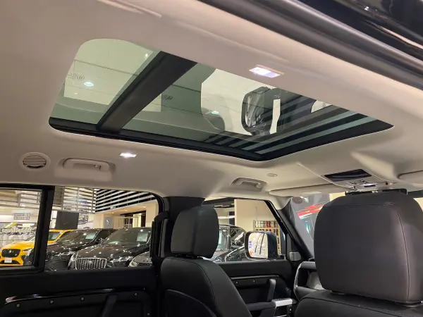 2023 Landrover Defender — photo 3