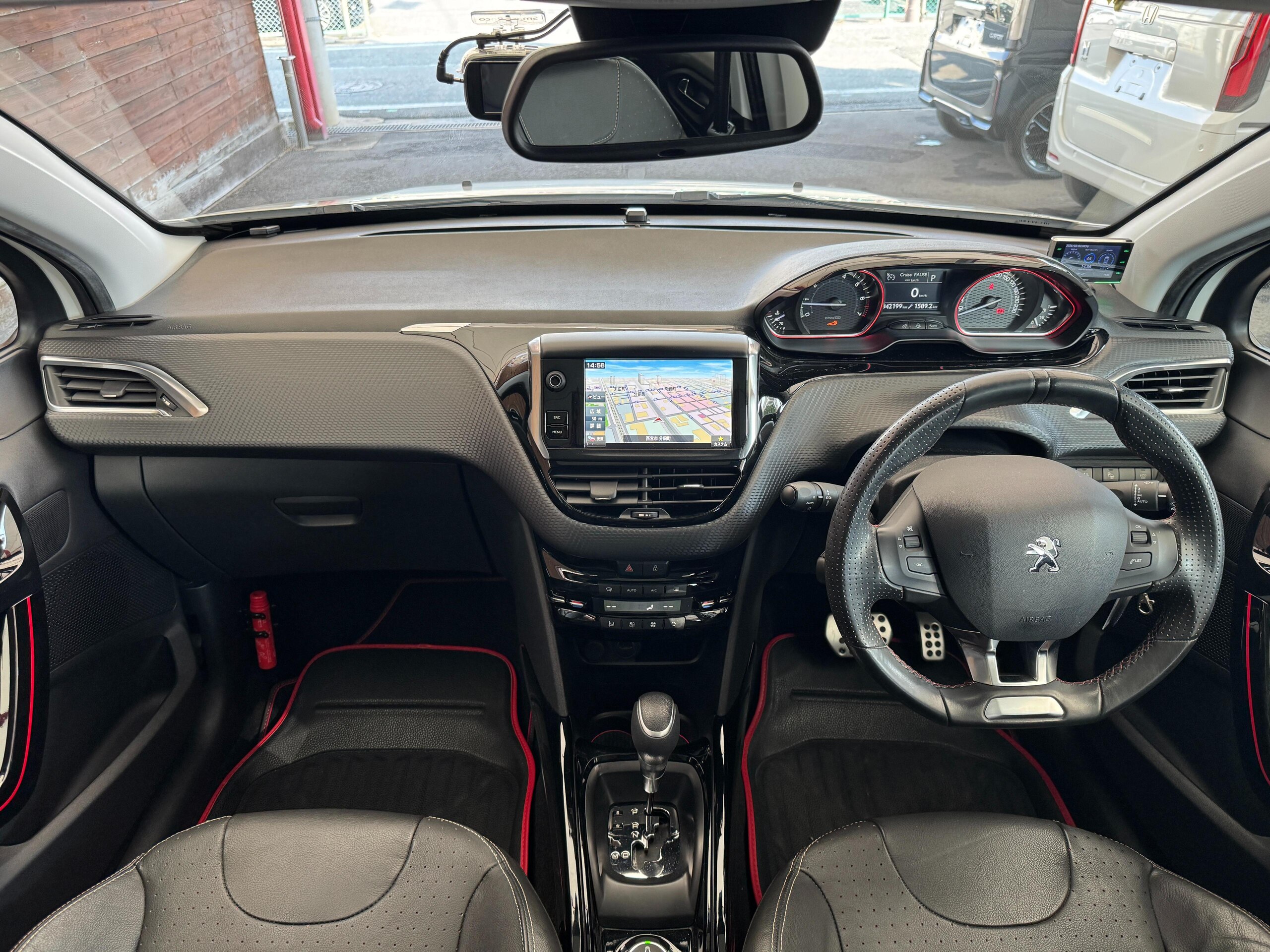 Peugeot 2008 GT Line Black Pack — photo 8