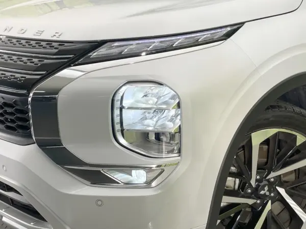 Mitsubishi Outlander PHEV 2.4 P 4WD — photo 8