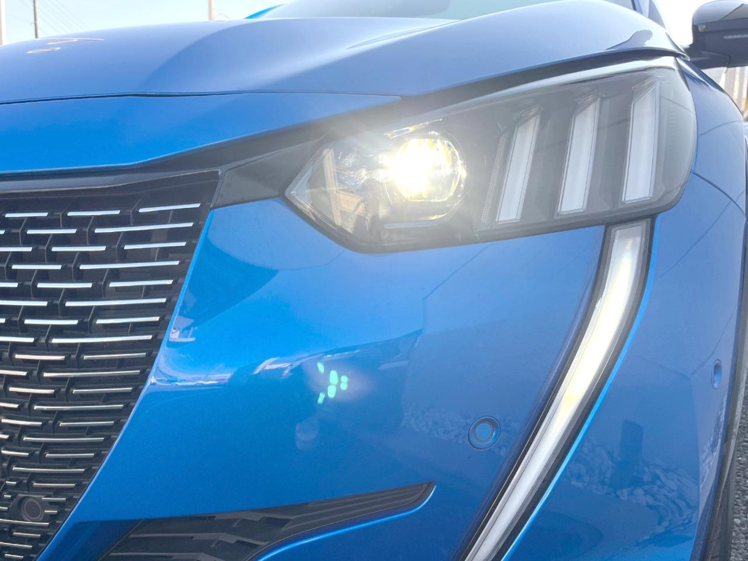 Peugeot 208 GT Line — photo 8