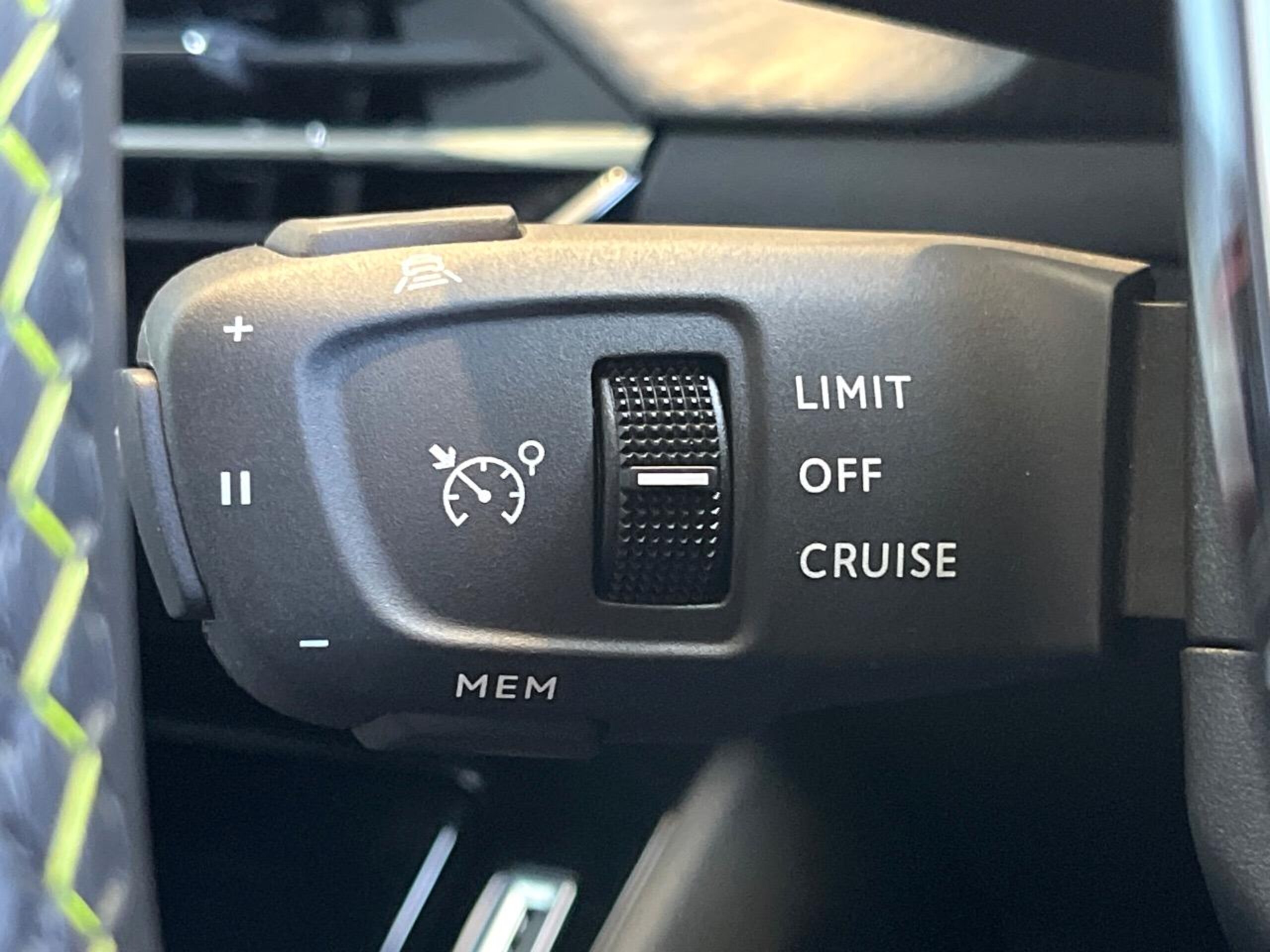 Peugeot 208GT with Glass Roof, Clearance Sonar, Seat Heaters, Active Safety Brake, Active Cruise Control, LED Headlights, Genuine 17-inch Alloy Wheels, Non-Smoking (Elixir Red) — photo 7