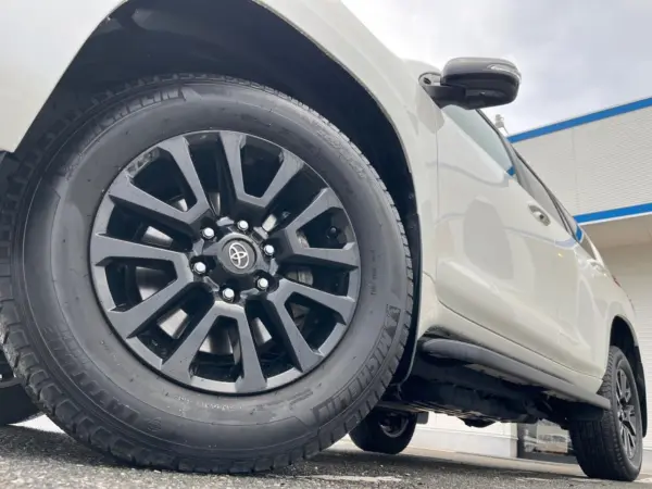 Toyota Land Cruiser Prado 2.7 TX L Package 70th Anniversary Limited 4WD Moonroof Genuine 9-inch Connect Navigation Around-View Camera Safety Sense Radar Cruise Non-Smoking Leather Seat Seat Ventilation Power Seat LED Headlight ETC2.0 Apple CarPlay (White Pearl Crystal Shine) — photo 9