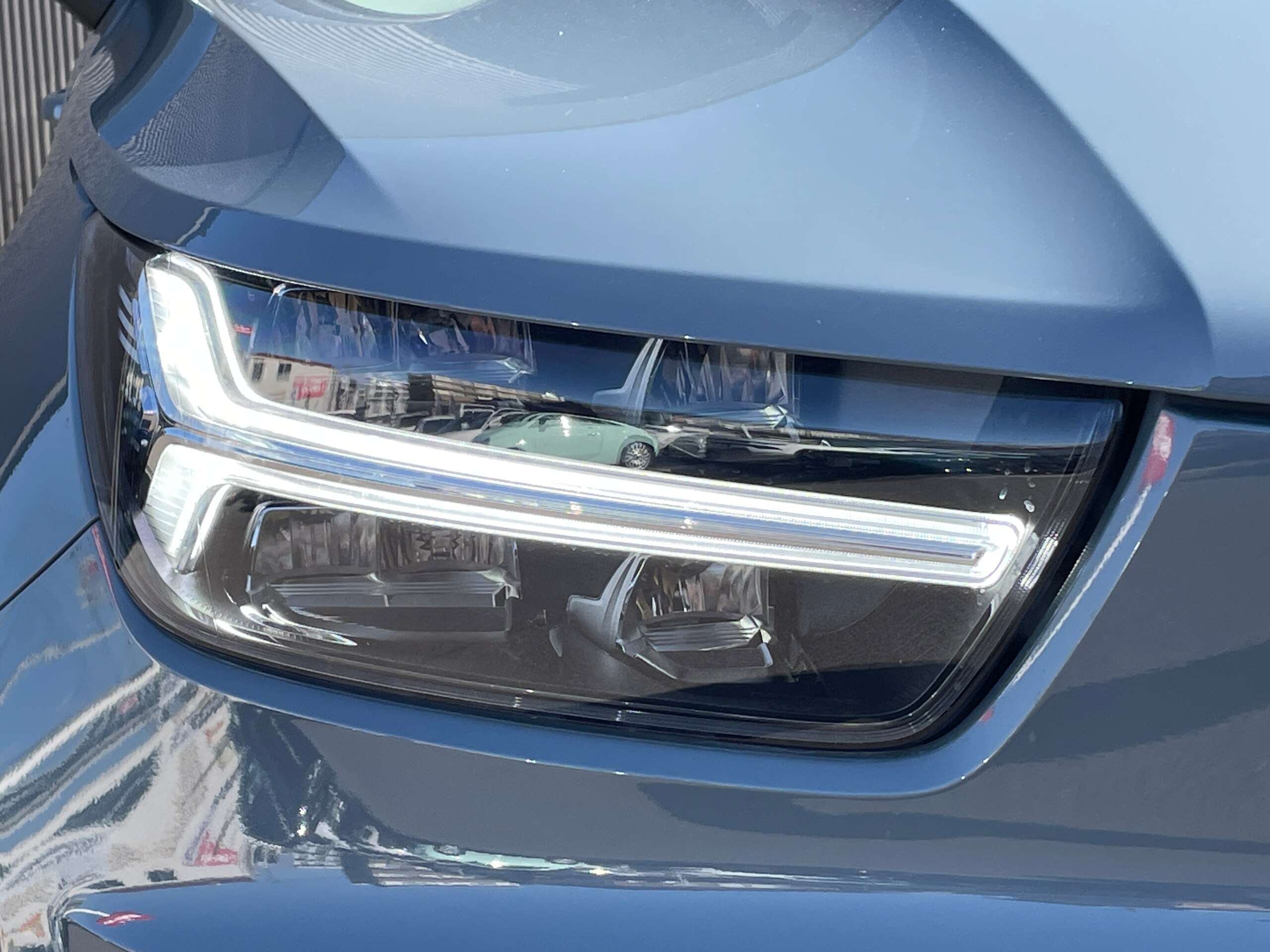 Volvo XC40 B4 — photo 8