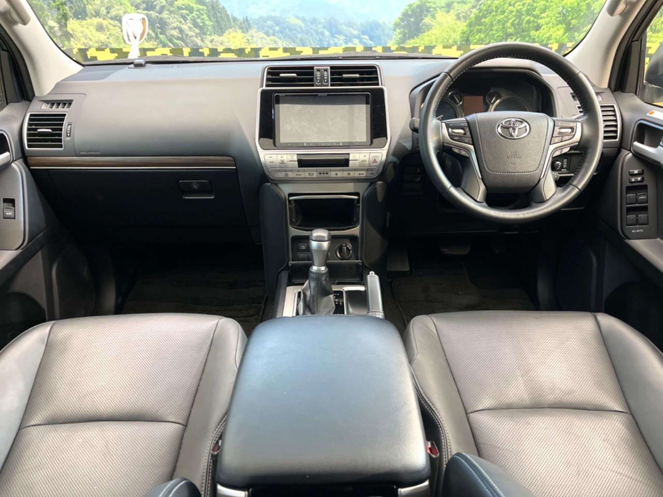 2023 Toyota Land Cruiser Prado — photo 2