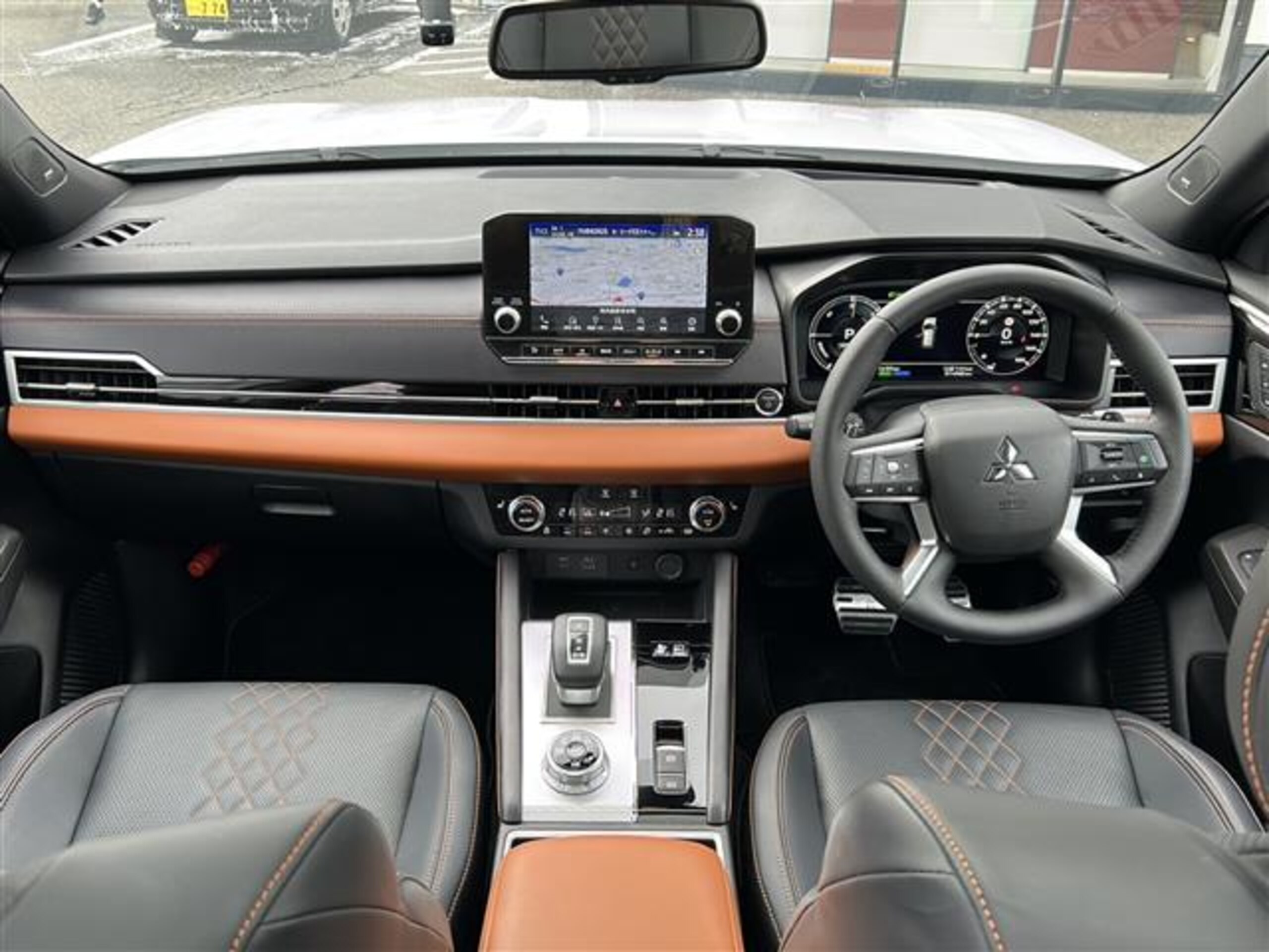 2023 Mitsubishi Outlander — photo 2