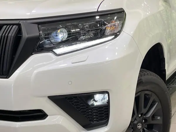 Toyota Land Cruiser Prado 2.7 TX L Package Matte Black Edition 4WD Non-Smoking Car Sunroof 9-inch Navigation Surround View Camera 7-Seater Beige Leather Seat Ventilation Radar Cruise LED Lights (White Pearl Crystal Shine) — photo 8